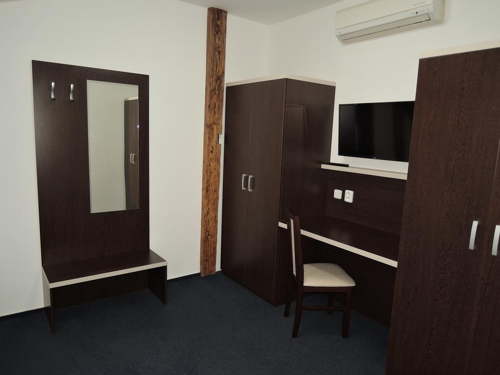 Trebovicky Mlyn Hotel Ostrava Buitenkant foto